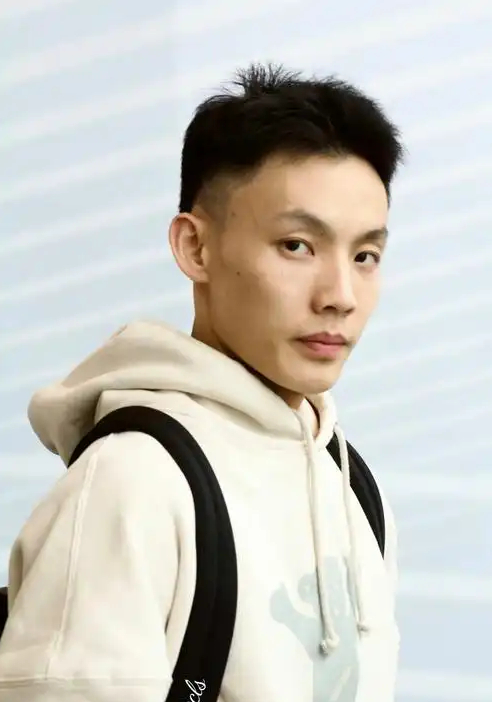 九游娱乐-紧急送医，徐杰送医原因曝光，坐上轮椅，表情痛苦，杜锋不该犯错|广东男篮|山西男篮|胡明轩|周琦|伤病_新浪体育_新浪新闻